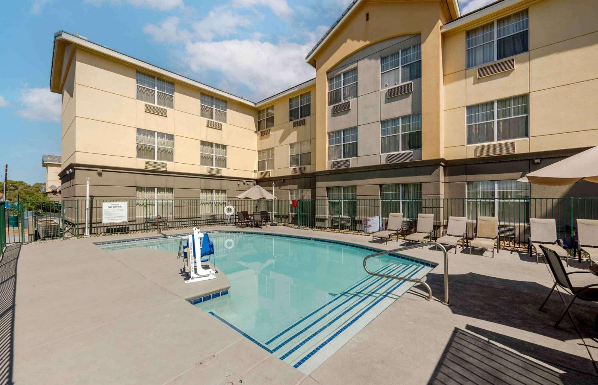 Mainstay Suites Las Vegas Flamingo מראה חיצוני תמונה