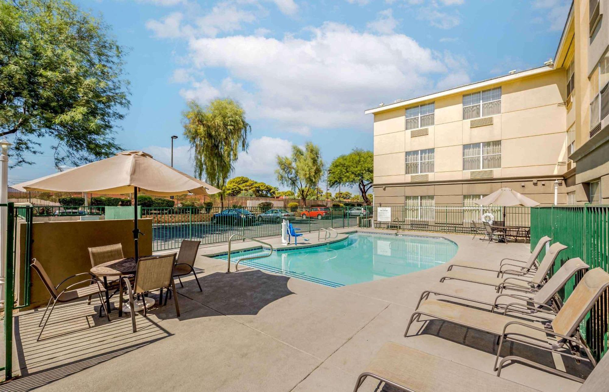 Mainstay Suites Las Vegas Flamingo מראה חיצוני תמונה
